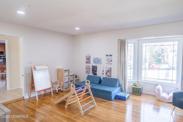 12 Pence Road, Manalapan, NJ 07726