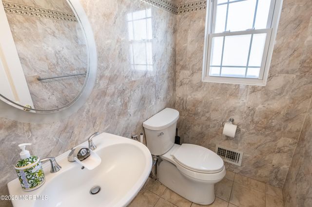 12 Pence Road, Manalapan, NJ 07726