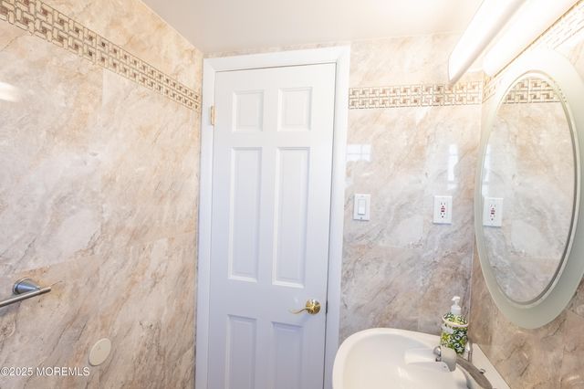 12 Pence Road, Manalapan, NJ 07726