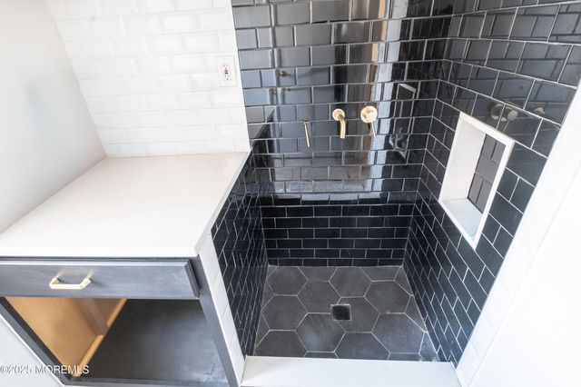 12 Pence Road, Manalapan, NJ 07726