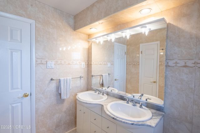 12 Pence Road, Manalapan, NJ 07726