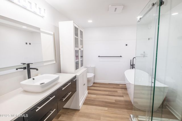 12 Pence Road, Manalapan, NJ 07726