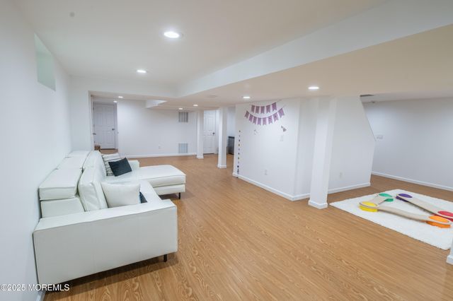 12 Pence Road, Manalapan, NJ 07726