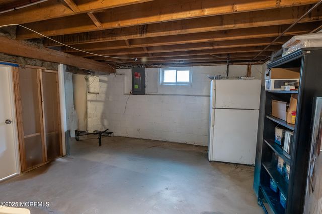 12 Pence Road, Manalapan, NJ 07726