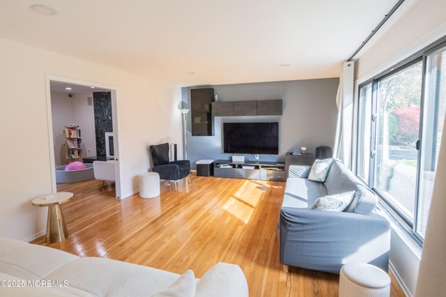 12 Pence Road, Manalapan, NJ 07726