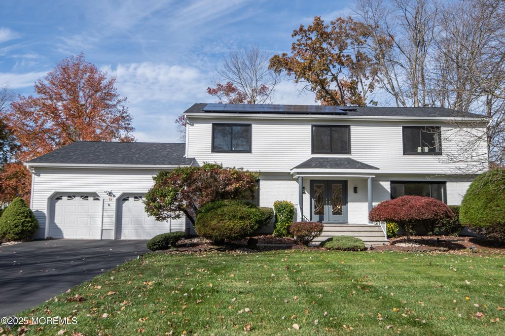 12 Pence Road, Manalapan, NJ 07726
