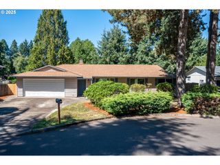 1130 DOUGLAS Dr, West Linn, OR 97068