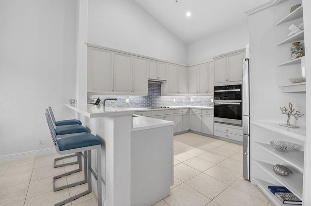 23 Royal Palm Way 18, Boca Raton, FL 33432