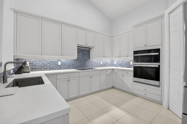 23 Royal Palm Way 18, Boca Raton, FL 33432