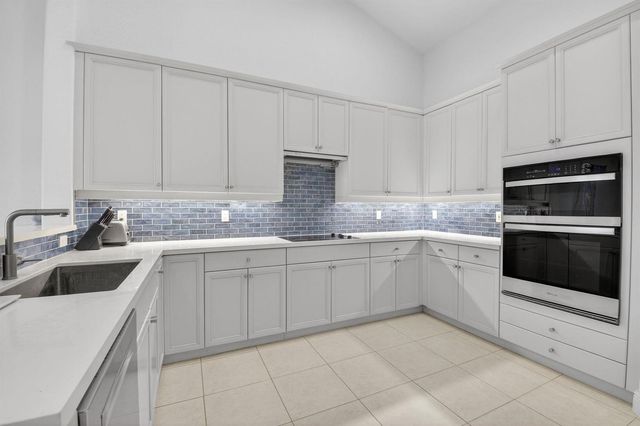 23 Royal Palm Way 18, Boca Raton, FL 33432