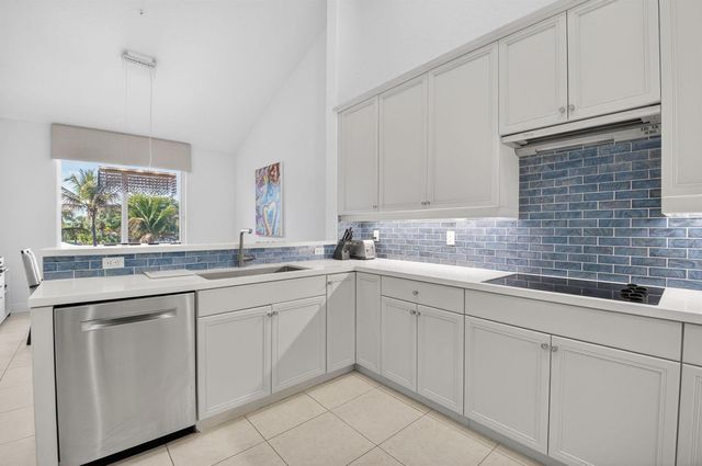 23 Royal Palm Way 18, Boca Raton, FL 33432