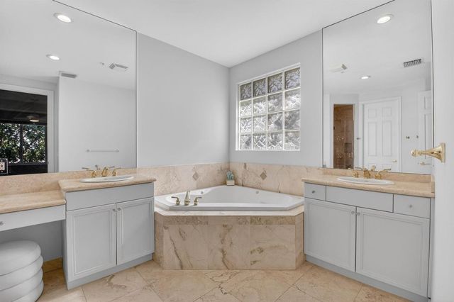 23 Royal Palm Way 18, Boca Raton, FL 33432