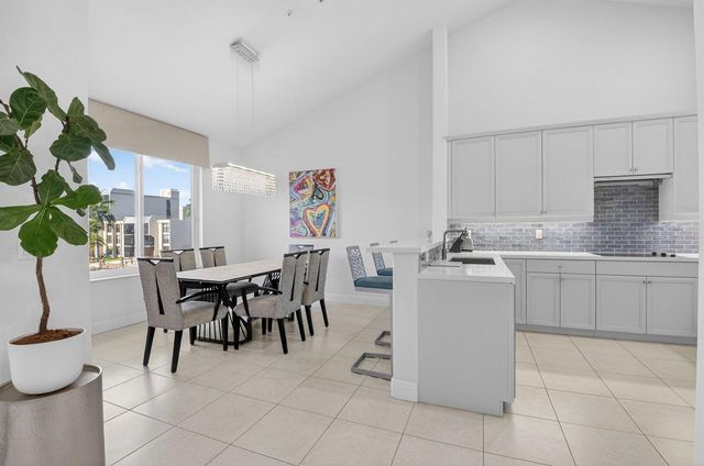 23 Royal Palm Way 18, Boca Raton, FL 33432