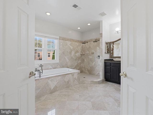10123 RATCLIFFE MANOR DR, Fairfax, VA 22030