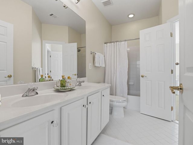 10123 RATCLIFFE MANOR DR, Fairfax, VA 22030