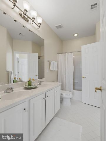 10123 RATCLIFFE MANOR DR, Fairfax, VA 22030