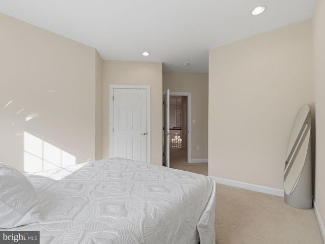 10123 RATCLIFFE MANOR DR, Fairfax, VA 22030
