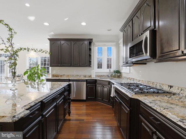 10123 RATCLIFFE MANOR DR, Fairfax, VA 22030