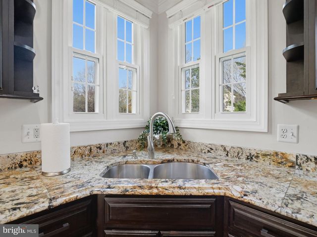 10123 RATCLIFFE MANOR DR, Fairfax, VA 22030