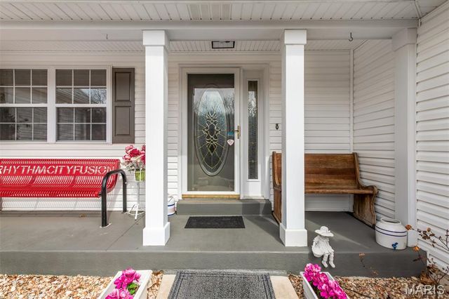 9527 Bent Tree Drive, Hillsboro, MO 63050