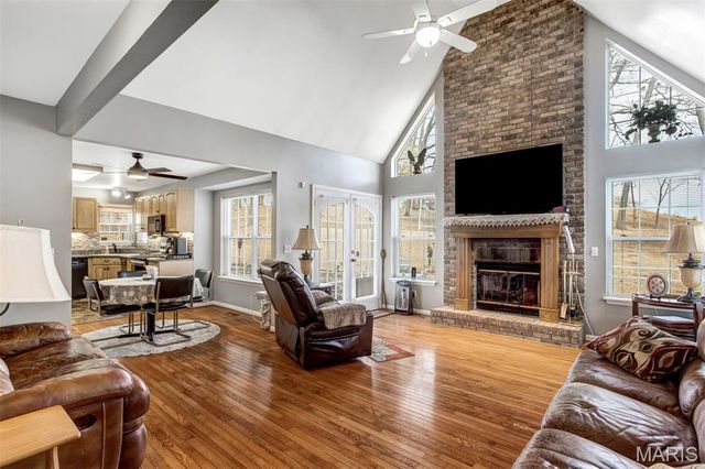 9527 Bent Tree Drive, Hillsboro, MO 63050