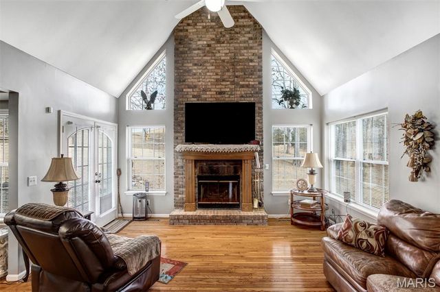 9527 Bent Tree Drive, Hillsboro, MO 63050