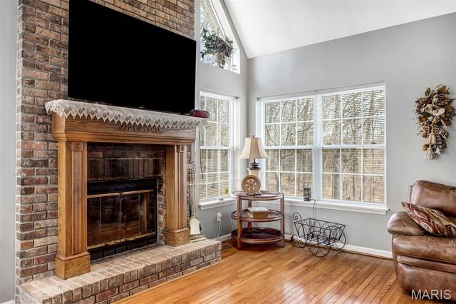 9527 Bent Tree Drive, Hillsboro, MO 63050