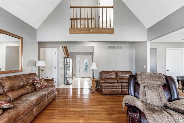 9527 Bent Tree Drive, Hillsboro, MO 63050