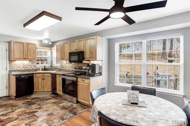 9527 Bent Tree Drive, Hillsboro, MO 63050