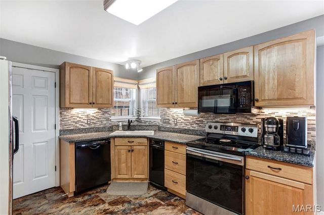 9527 Bent Tree Drive, Hillsboro, MO 63050