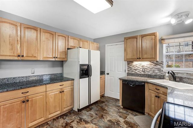 9527 Bent Tree Drive, Hillsboro, MO 63050