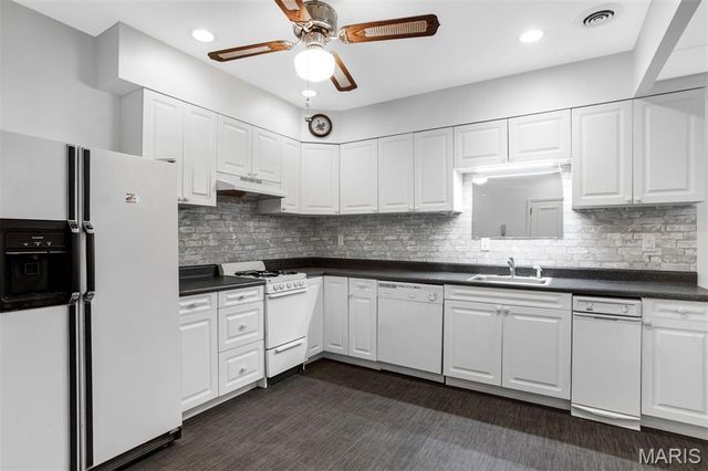 9527 Bent Tree Drive, Hillsboro, MO 63050