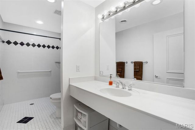 9527 Bent Tree Drive, Hillsboro, MO 63050