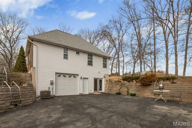 9527 Bent Tree Drive, Hillsboro, MO 63050