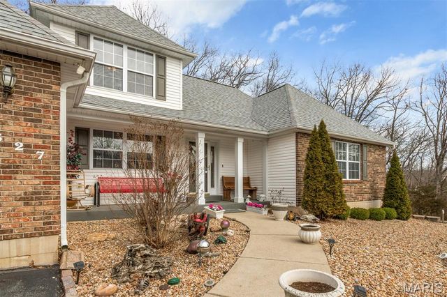 9527 Bent Tree Drive, Hillsboro, MO 63050