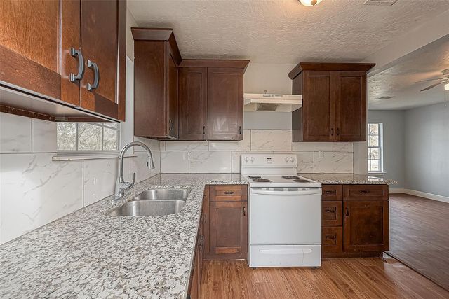 4006 Sunflower Street, Houston, TX 77051