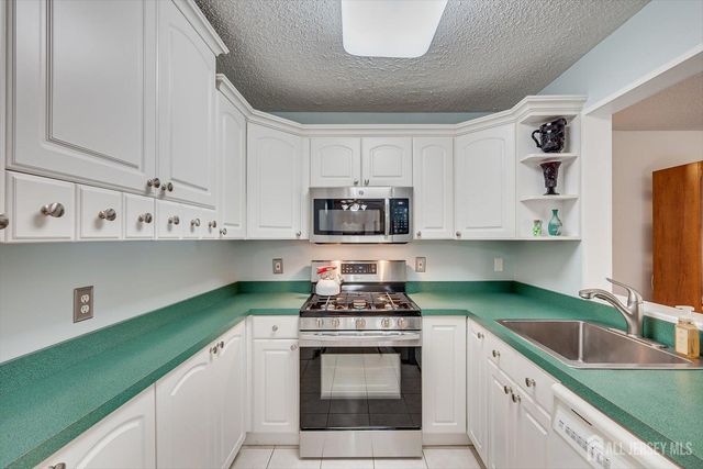1801 Bayhead Drive, Sayreville, NJ 08859