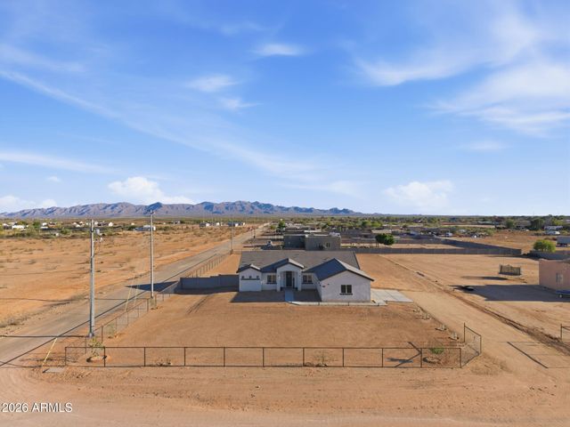 25123 W Peakview Road, Wittmann, AZ 85361
