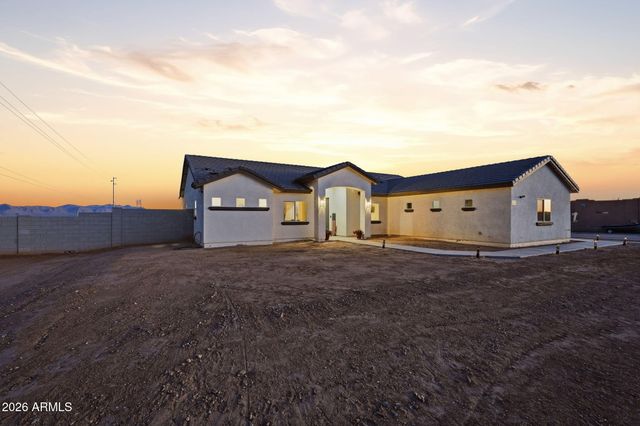 25123 W Peakview Road, Wittmann, AZ 85361