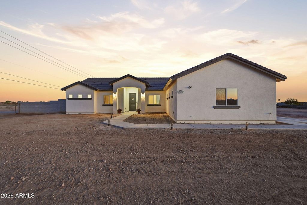 25123 W Peakview Road, Wittmann, AZ 85361