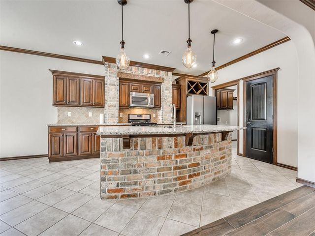 17400 White Hawk Drive, Edmond, OK 73012