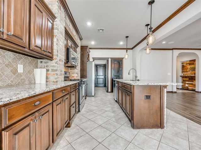 17400 White Hawk Drive, Edmond, OK 73012