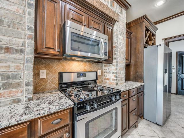 17400 White Hawk Drive, Edmond, OK 73012