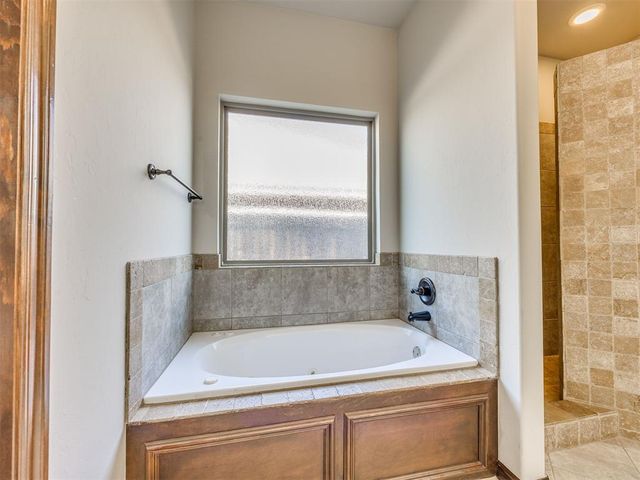 17400 White Hawk Drive, Edmond, OK 73012