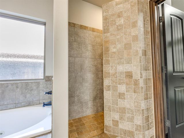 17400 White Hawk Drive, Edmond, OK 73012