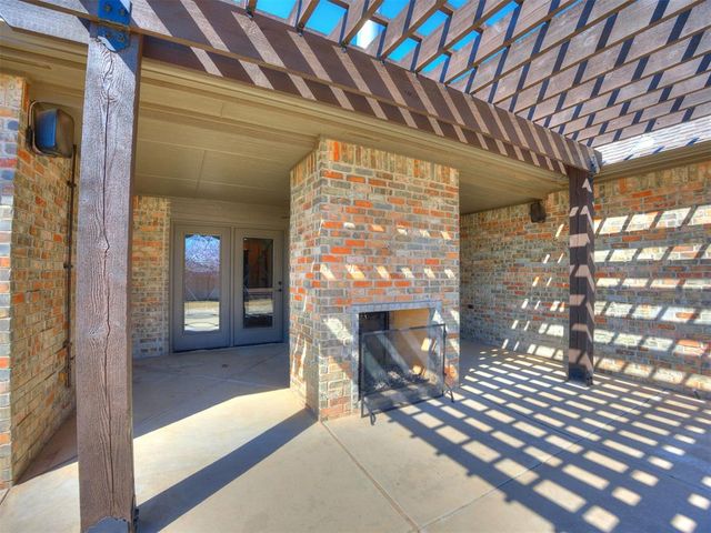 17400 White Hawk Drive, Edmond, OK 73012