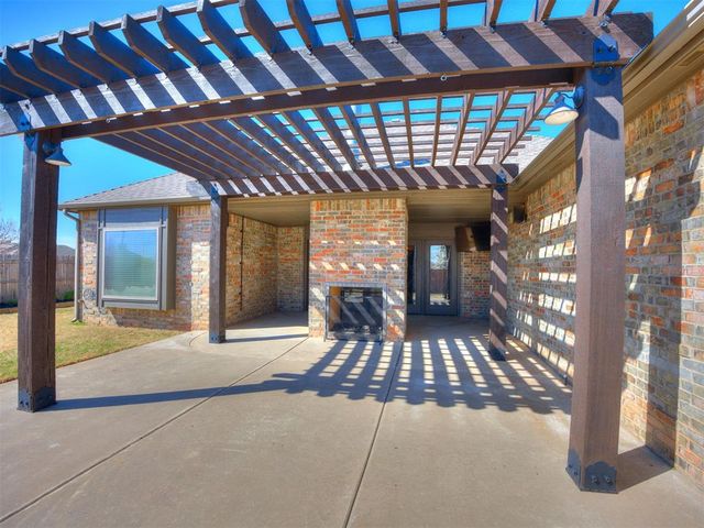 17400 White Hawk Drive, Edmond, OK 73012