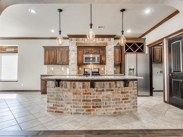 17400 White Hawk Drive, Edmond, OK 73012