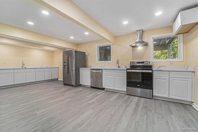 4641 Cove Road, West Bloomfield, MI 48323