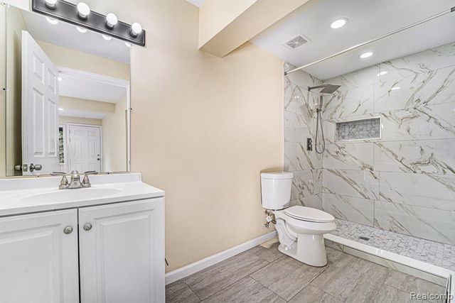 4641 Cove Road, West Bloomfield, MI 48323